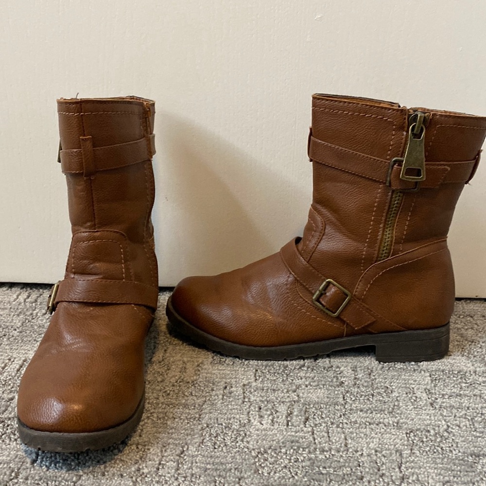 Bamboo short wide calf boots. Great condition